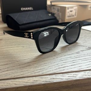 Chanel polar gradient, gray black sunglasses